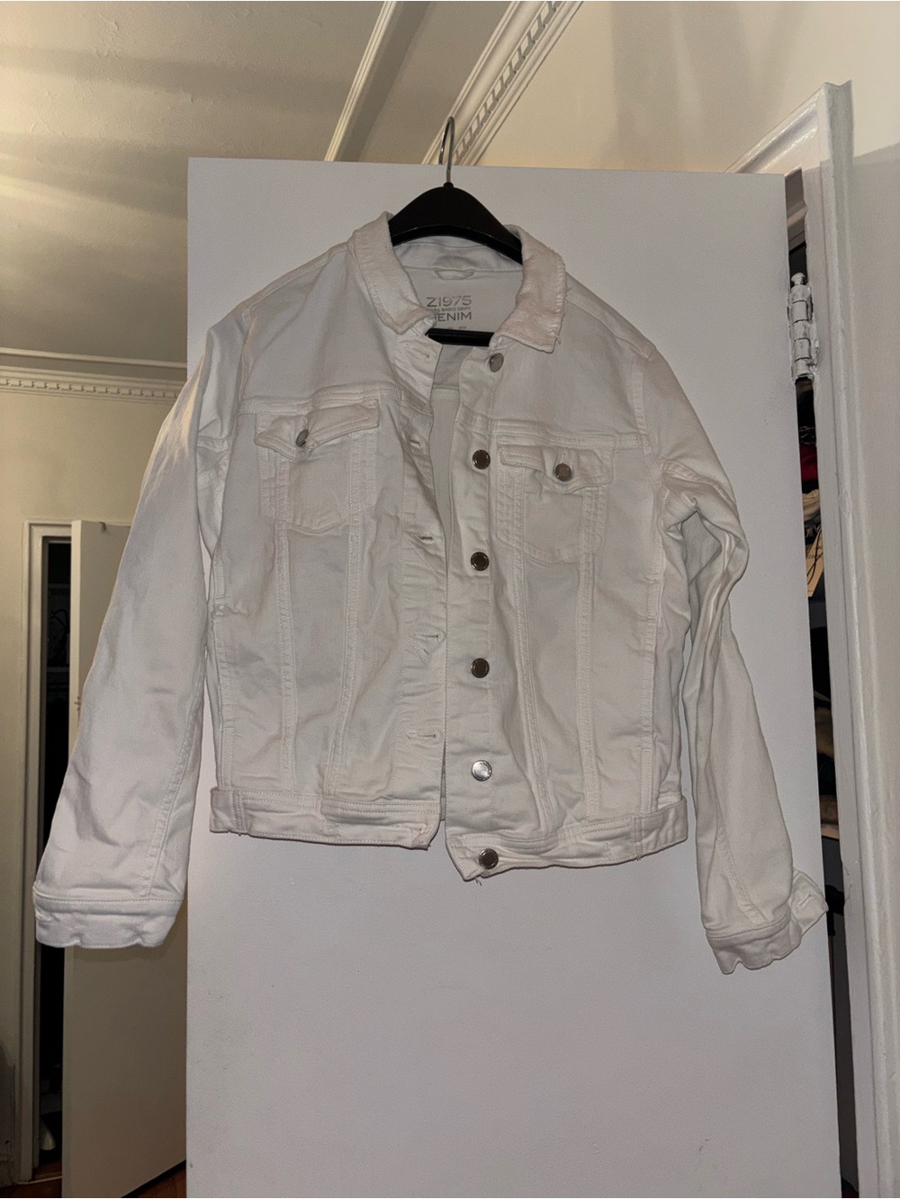 Zara White Denim Jacket with Button Front 100% cotton